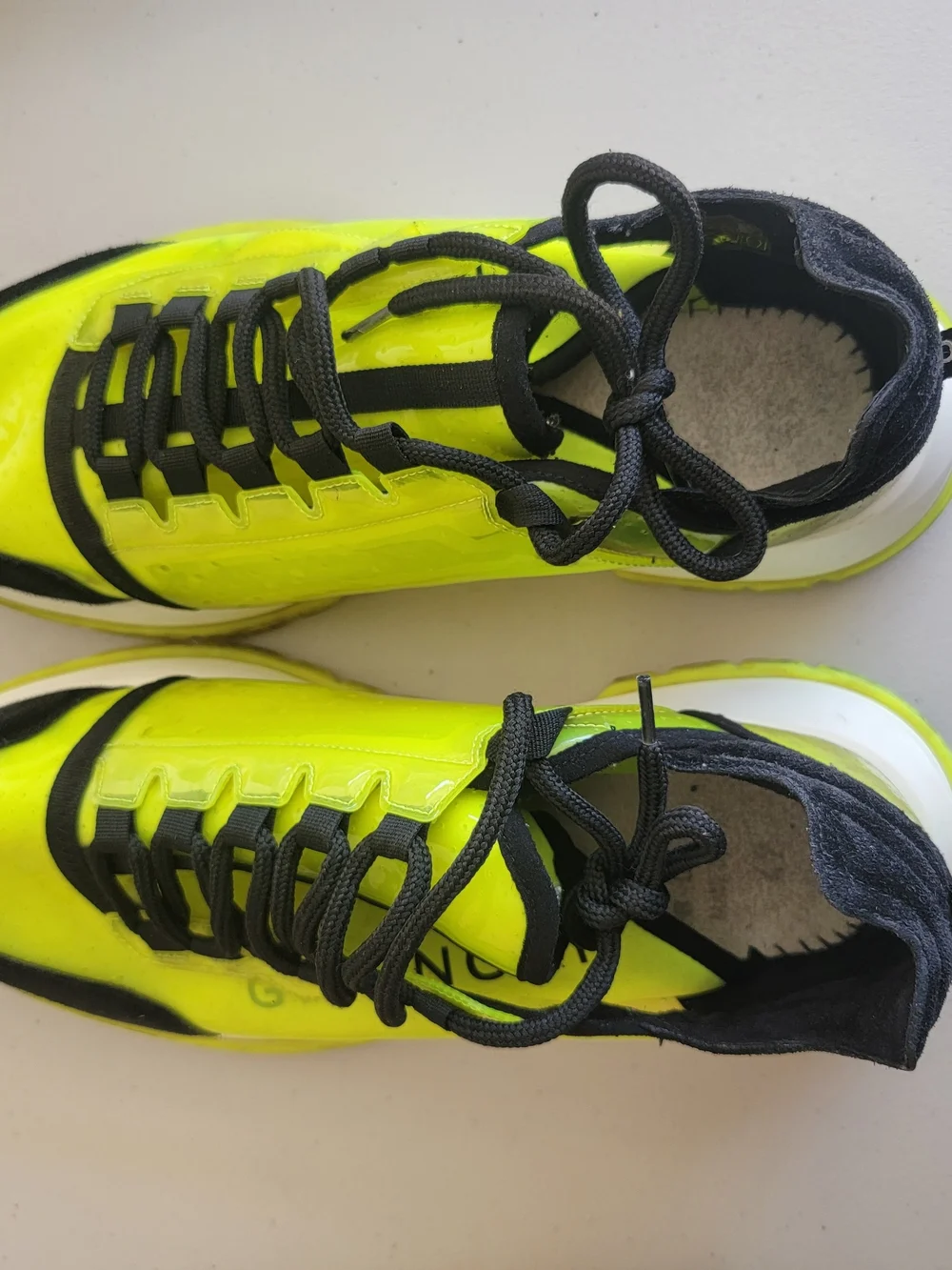 Givenchy Spectre Runner in fluorescent yellow, size 9